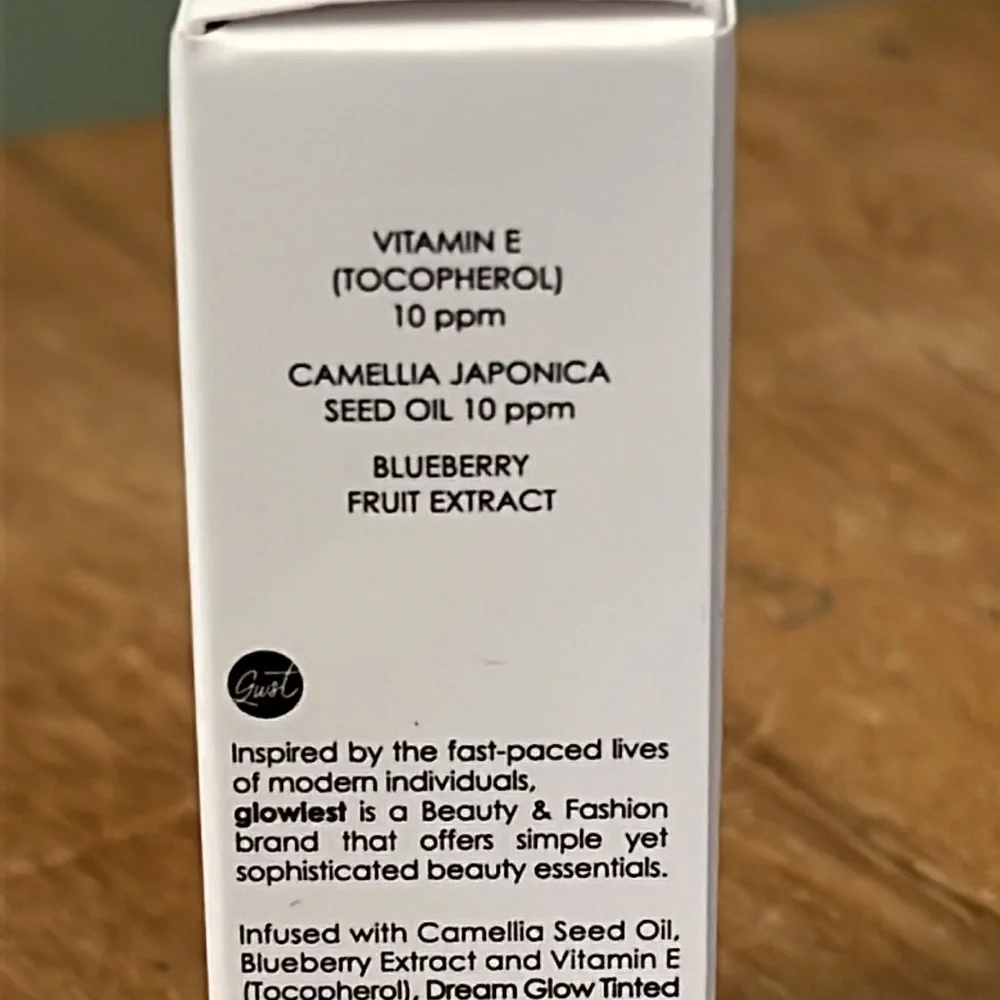 Glowiest  Dream Glow Tinted Lip Oil — Nude Mauve - Picture 4 of 8